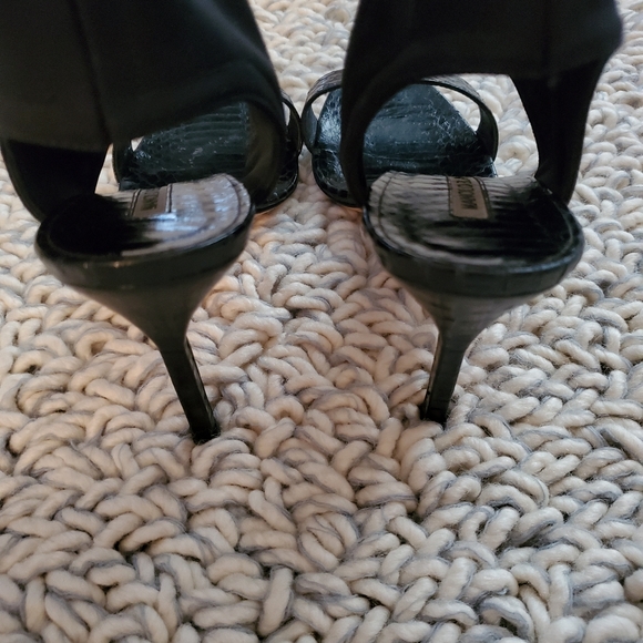 Manolo Blahnik Ankle Accent Heels - Picture 8 of 9